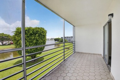 2/1.5, Amazing corner unit on the third floor offers an - photo 24