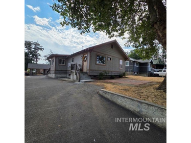 Beautifully reimagined, this craftsman-style bungalow at 411 - photo 1