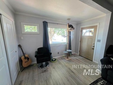Beautifully reimagined, this craftsman-style bungalow at 411 - photo 3
