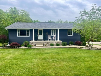 Welcome to this beautifully remodeled 3 bedroom home in the - Lake Home For Sale in Malvern, Ohio