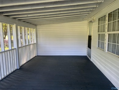 Charming lakefront 2 bedroom / 2 bath home in Cedar Bluff, AL - photo 9
