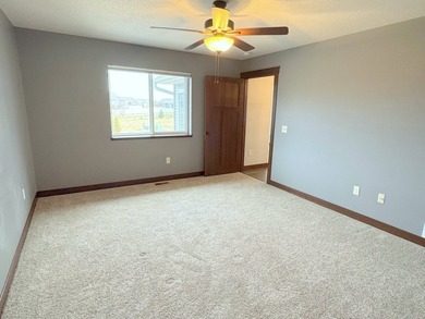 This like-new Kennedy model twin home in the Moon Lake - photo 12