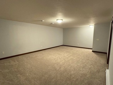 This like-new Kennedy model twin home in the Moon Lake - photo 24