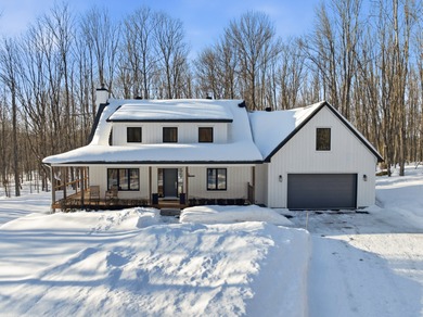 Lake Home For Sale in Lac-Brome, QC