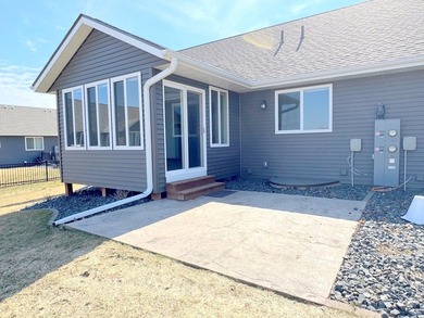This like-new Kennedy model twin home in the Moon Lake - photo 33