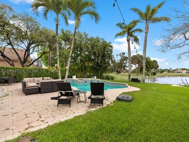 Beautiful, completely updated waterfront two-story home offering - photo 7