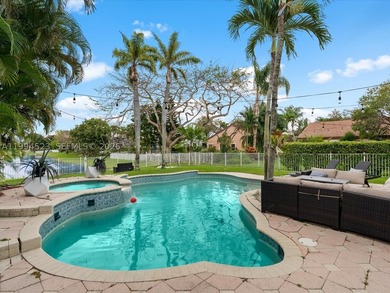Beautiful, completely updated waterfront two-story home offering - photo 8