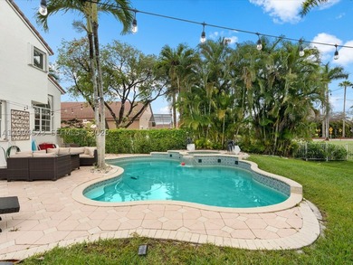 Beautiful, completely updated waterfront two-story home offering - photo 9