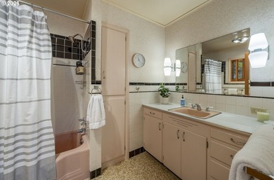 Enjoy this classic lakefront home with stunning views on the - photo 17