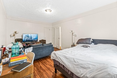 *Welcome to this spacious 2nd-floor Studio apartment , a true - photo 5