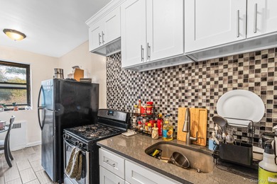 *Welcome to this spacious 2nd-floor Studio apartment , a true - photo 8