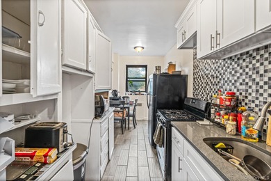 *Welcome to this spacious 2nd-floor Studio apartment , a true - photo 9