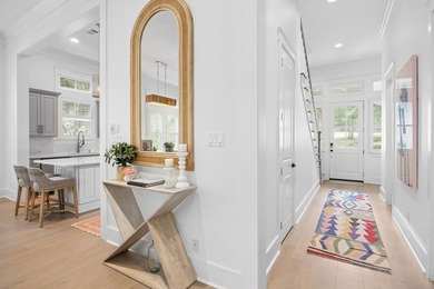 This lakefront Low Country Cottage is designed for comfort and - photo 11