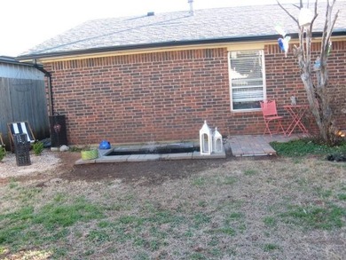 A great home in a great neighborhood. 3 bedrooms, 2 baths, 2car