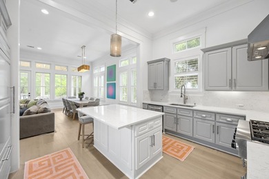 This lakefront Low Country Cottage is designed for comfort and - photo 19