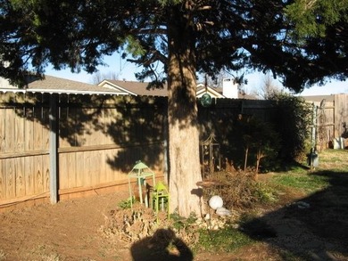 A great home in a great neighborhood. 3 bedrooms, 2 baths, 2car