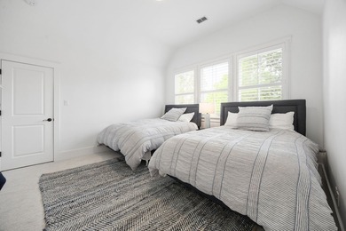 This lakefront Low Country Cottage is designed for comfort and - photo 24
