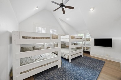 This lakefront Low Country Cottage is designed for comfort and - photo 26