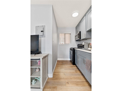 This well-maintained duplex offers two units under one roof - photo 33