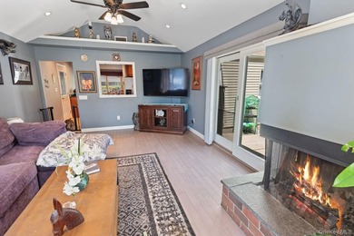 Beautifully maintained expanded Cape in Bay Shore offering 4 - photo 8