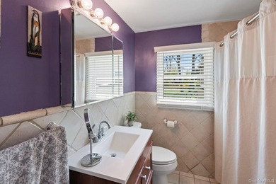 Beautifully maintained expanded Cape in Bay Shore offering 4 - photo 9