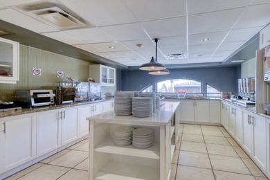 ***Homewood Suites by Hilton*** A great pied-a-terre, right in