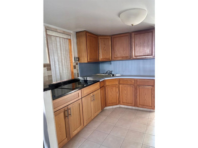 Welcome to this inviting home offering an eat-kitchen, bright - photo 4