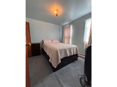 Welcome to this inviting home offering an eat-kitchen, bright - photo 6