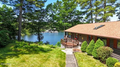 Charming log cottage overlooking Lake George with Lake George - photo 38