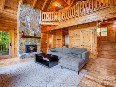 Stunning log cabin in Riverbend at Lake Lure offers mountain - photo 6
