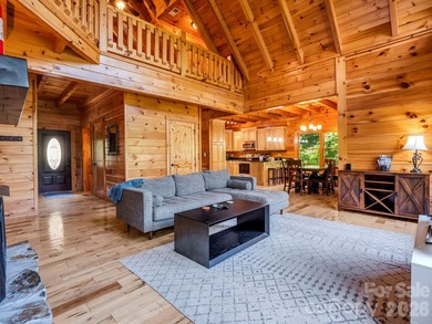 Stunning log cabin in Riverbend at Lake Lure offers mountain - photo 8