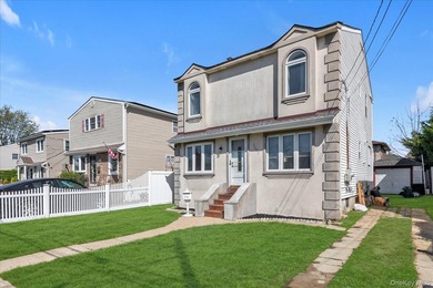 Great opportunity to purchase a 3 BR, 2 full bath Colonial in S - photo 2