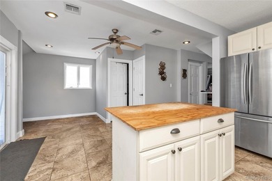 Great opportunity to purchase a 3 BR, 2 full bath Colonial in S - photo 4
