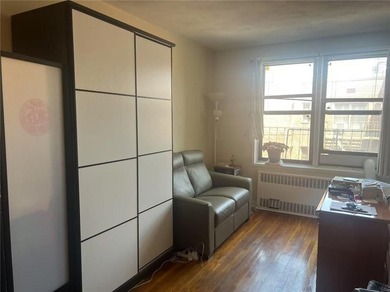 Welcome to this spacious and inviting 1-bedroom co-op located in - photo 4