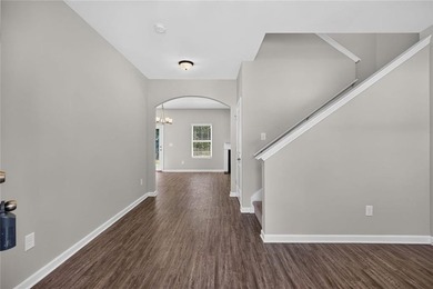 Move-in ready 4 bedroom 2 1/2 bath in Lakeside just in time for - photo 4