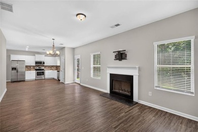 Move-in ready 4 bedroom 2 1/2 bath in Lakeside just in time for - photo 8