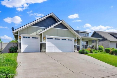 Welcome to Radiant Lake Living! Located in the highly desirable - photo 3