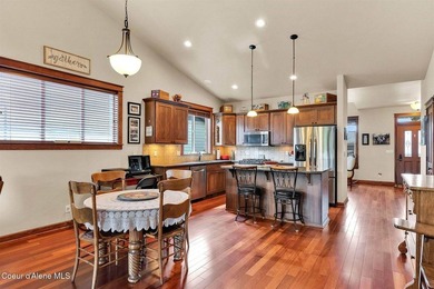 Welcome to Radiant Lake Living! Located in the highly desirable - photo 9