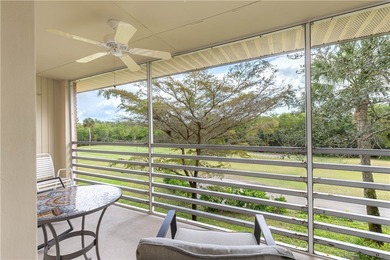 Beautifully maintained private corner unit w/gorgeous views of - photo 3