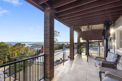 Welcome to an extraordinary lakefront estate in the prestigious - photo 11