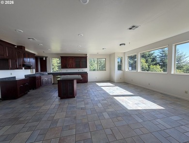 Enjoy peaceful COASTAL LIVING in this custom-built 2006 home - photo 13