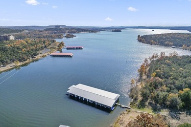Welcome to an extraordinary lakefront estate in the prestigious - photo 15