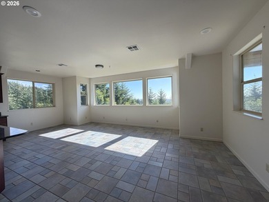 Enjoy peaceful COASTAL LIVING in this custom-built 2006 home - photo 15