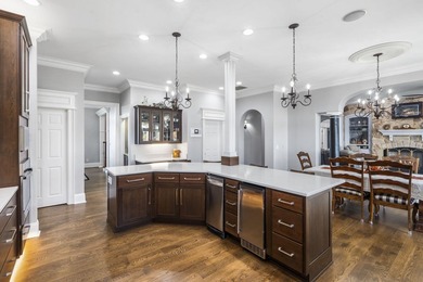 Welcome to an extraordinary lakefront estate in the prestigious - photo 29