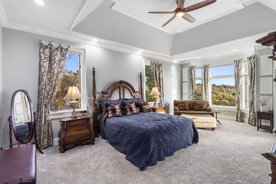 Welcome to an extraordinary lakefront estate in the prestigious - photo 32