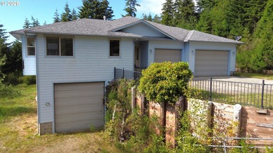 Enjoy peaceful COASTAL LIVING in this custom-built 2006 home - photo 32