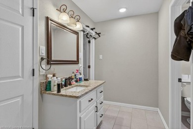 Beautiful & Super Clean 3 Bedroom, 3 1/2 Bath home on 1.46 - photo 37