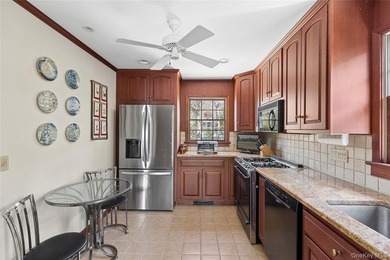 3 Bedroom Sag Harbor Waterfront w/ Dock & Panoramic Bay Views - photo 8