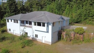 Enjoy peaceful COASTAL LIVING in this custom-built 2006 home - photo 40