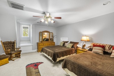 Welcome to an extraordinary lakefront estate in the prestigious - photo 44